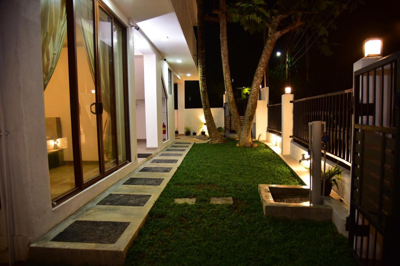 Lily Holiday Apartments Хиккадува Экстерьер фото