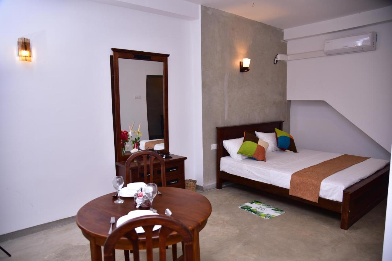 Lily Holiday Apartments Хиккадува Экстерьер фото